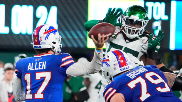Jets' LB C.J. Mosley leaps to defend a Josh Allen pass